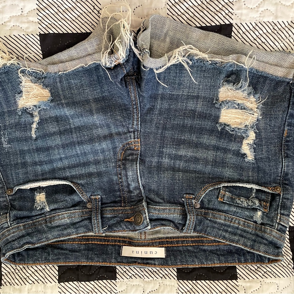Women's Distressed Blue Jeans